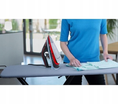 Парова праска Braun SI5057RD 2700 Вт, система захисту від крапель, вертикальне прасування