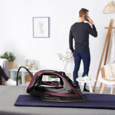 Парова праска Tefal Puregliss FV8065 3000 Вт, 280 г/хв, керамічна підошва, система anti-drip