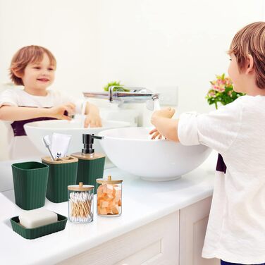 Комплекти аксесуарів для ванної кімнати, 9 предметів: набір темно-зеленого кольору з відром для сміття, органайзером для косметики, дозатором мила, мильницею, стаканчиком для зубних щіток, щіткою для унітазу та тримачем для ватних паличок. Темно-зелений н