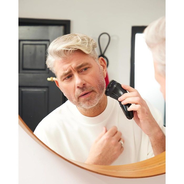 Електричний гоління для чоловіків Remington R4002 - ротаційний пристрій для гоління з тримером та насадкою для 3-денної щетини, червоний