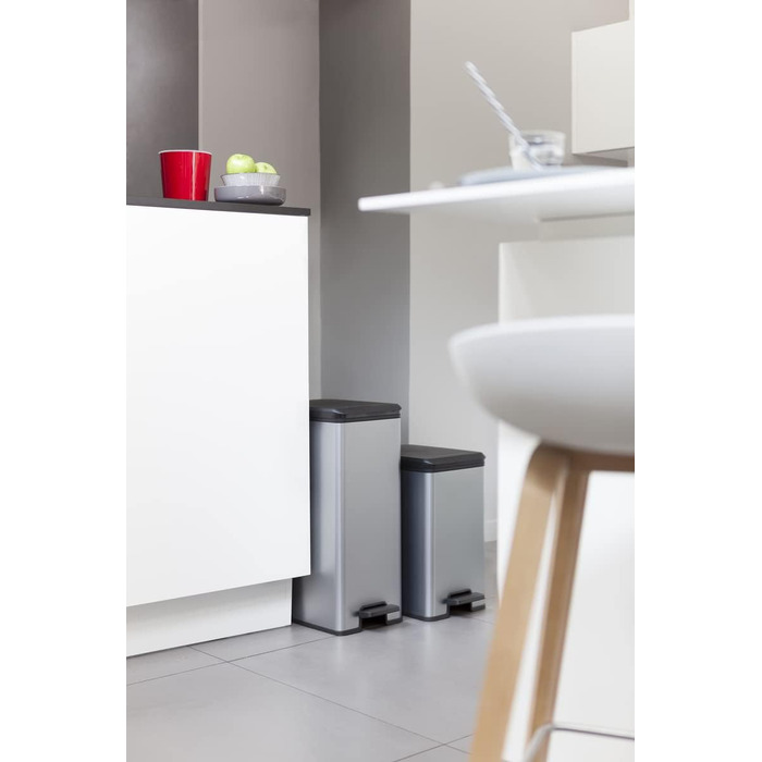 Сміттєвий кошик Curver Deco Slim 40 л, пластиковий, чорний/сріблястий металік, 39.3 x 25 x 60.7 см