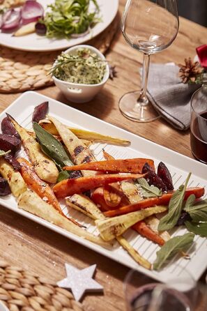 Weber Porcelain Serving Platter (40 x 22cm), made of extremely durable, scratch-resistant hard porcelain, perfect for outdoor use, extra reinforced bottom, dishwasher-safe - White (17884)
