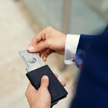 Гаманець чоловічий RFID Stealth Wallet з алюмінієвим каркасом та шкірою (чорний) - захист від сканування карт, мінімалістичний, з подарунковою коробкою