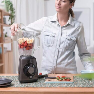 Блендер Black+Decker 1000 Вт, імпульсний режим, пластикова чаша 1,5 л, 4-лезові нержавіючі леза, легке очищення