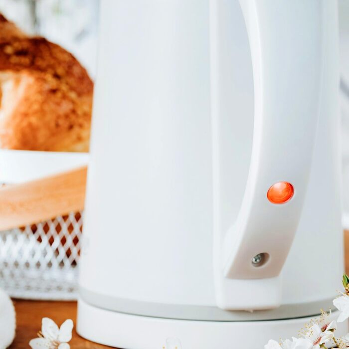 Електричний чайник Adler 0.6 л - компактний, бездротовий, з нержавіючої сталі, для кемпінгу та подорожей, ідеальний для літніх людей