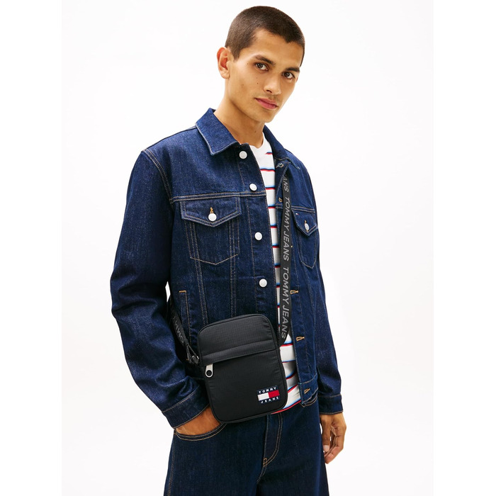 Чоловіча сумка-месенджер Tommy Jeans Daily Ripstop чорного кольору з зовнішньою кишенею