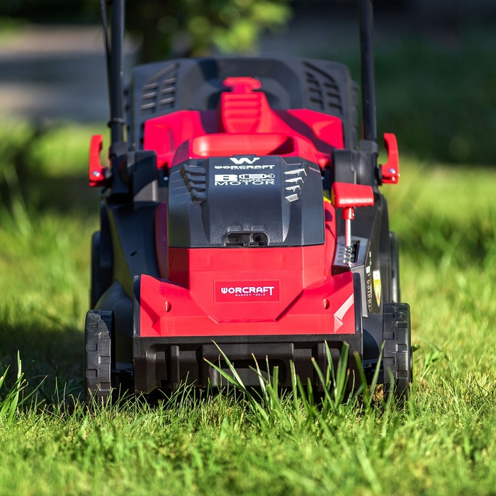 Акумуляторна безщіткова газонокосарка Worcraft 40V з травозбірником 45 л
