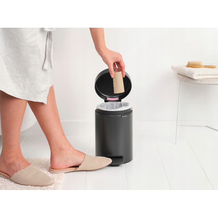 Сміттєвий кошик Brabantia NewIcon з педаллю, 3 л, графітовий