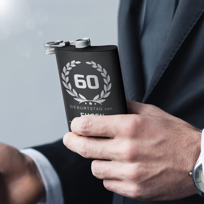 Набір флаконів Maverton: флакон 200 мл + 4 склянки 20 мл з воронкою, чорний матовий, з гравіюванням (лавровий вінок)