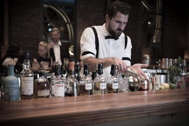 Набір для коктейлів Buddy's Bar Moscow Mule: 2 мідні келихи 500 мл, мірний стакан 5 cl, барна ложка 27 см, прес для лайма, подарункова коробка, харчова мідь, 4 предмети