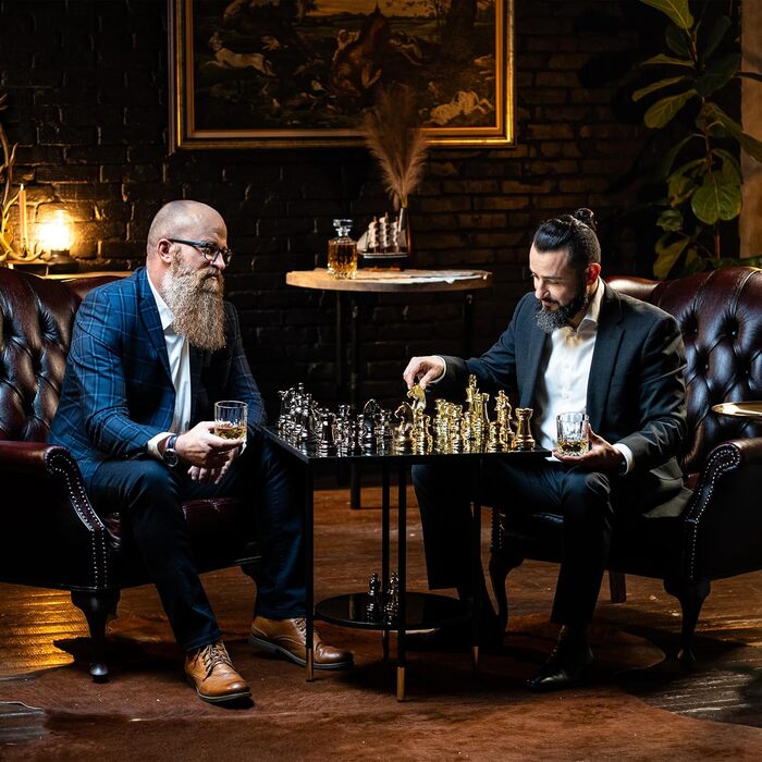 Набір віскі WHISISKEY: декантик 700 мл, 2 келихи, 8 каменів для охолодження. Ідеальний подарунок для чоловіка