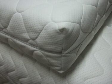 Mattress cover 180 x 200 cm. Quilted mattress protector with zipper. Various thicknesses (180 x 200 x 4 cm)