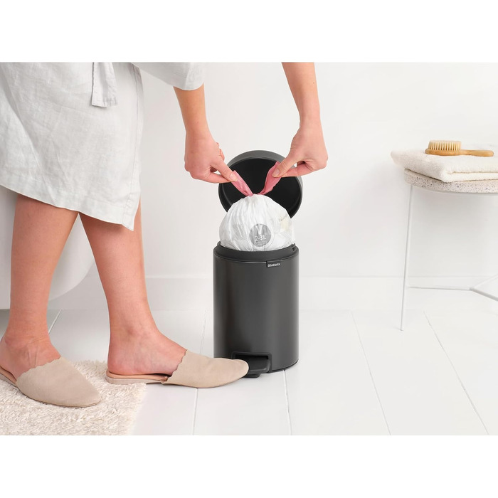 Сміттєвий відер Brabantia NewIcon для ванної кімнати з педаллю та кришкою, 3 л, сірий (Confident Grey)