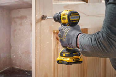 Дриль-шурупокрут без удару STANLEY 60Нм, 2 x 2.0Аг, TSTAK