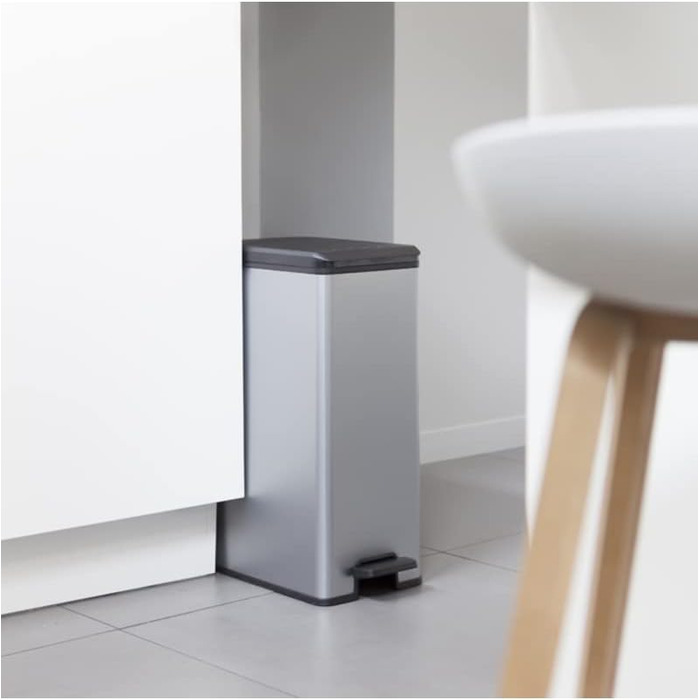Сміттєвий кошик Curver Deco Slim 40 л, пластиковий, чорний/сріблястий металік, 39.3 x 25 x 60.7 см