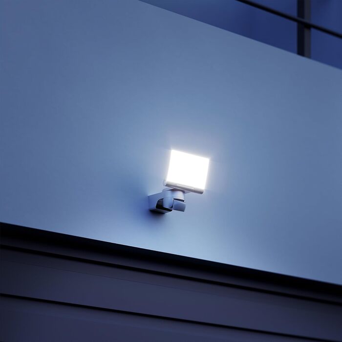 Steinel LED Floodlight XLED Home 2 S white, fully swiveling, 13.7 W, 180° With motion sensor, 10 m range, 1550 lm