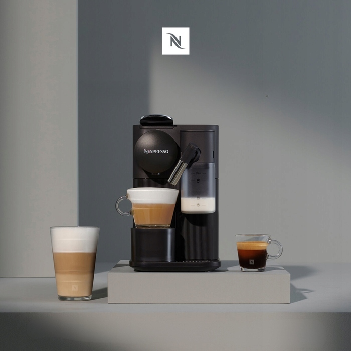 Капсульна кавомашина з капучинатором De'Longhi Lattissima One, 19 бар, чорна