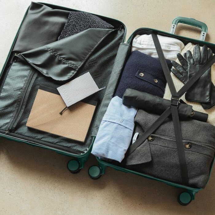 Набір валіз NUMADA Upfly T10 (3 шт.) з ABS: ручна валіза 55x40x20, середня валіза 66x44x26, косметичка. Зелений колір. Безпечний та міцний.