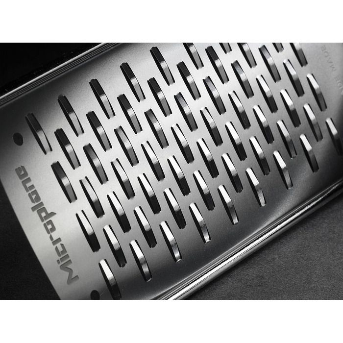 Терка кухонна Microplane Gourmet з нержавіючої сталі, чорна, для сиру, яблук, моркви, цукіні та шоколаду