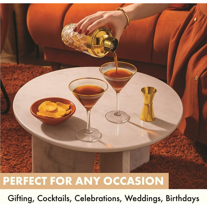 Набір для коктейлів Vemacity: шейкер (500 мл) + 2 келихи Еспресо Мартіні з золотим обідком, барна ложка, джиггер | Набір бармена | Келихи та шейкер для коктейлів | Ідеальний подарунок на Різдво та Новий рік. Золотий шейкер, класичні келихи Мартіні з рифле