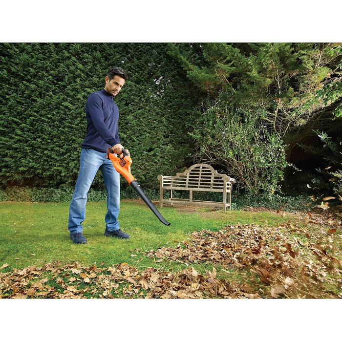 Black+Decker Cordless Leaf Blower GWC1820PCB (18 Volt, up to 209 km/h blowing speed, effortlessly removes dirt and leaves, with PowerCommand, delivered without battery and charger)