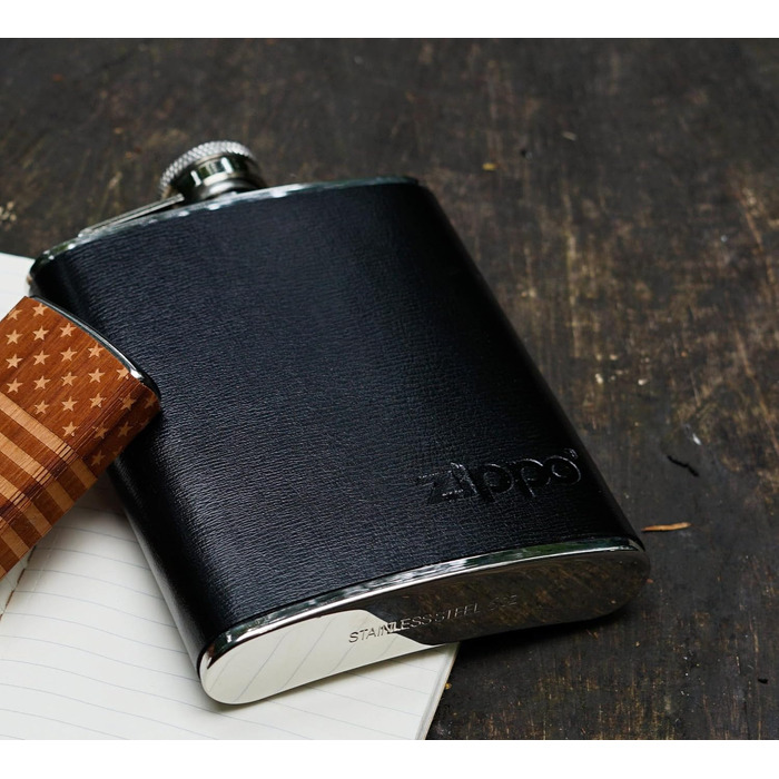 Фляга Zippo з нержавіючої сталі в шкіряному чохлі, 177 мл, колір мокко — ідеальна для походів та активного відпочинку