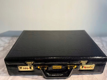 Набір столових приборів у кейсі-валізці, нержавіюча сталь, 72 предмети на 12 осіб