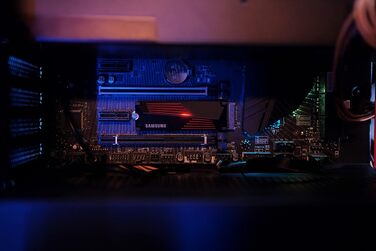 SSD Samsung 990 Pro з радіатором 4TB PCIe Gen4 NVMe 2.0 M.2 - внутрішній накопичувач для ігор, сумісний з Playstation 5