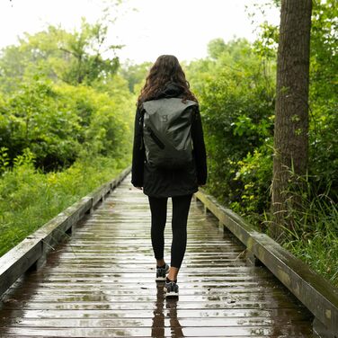 Gecko Brands Unisex Waterproof 30-Liter Backpack