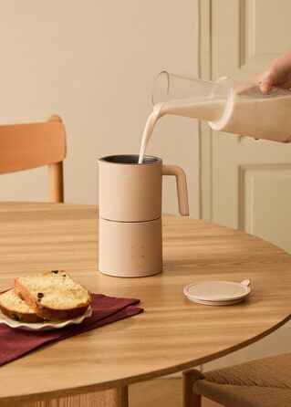 Електричний спінювач молока MilkFrother Cremeweiß з сенсорним екраном, 4 автоматичні програми, система безпеки, 350 мл, для гарячих та холодних напоїв, 400W (пісочний колір)