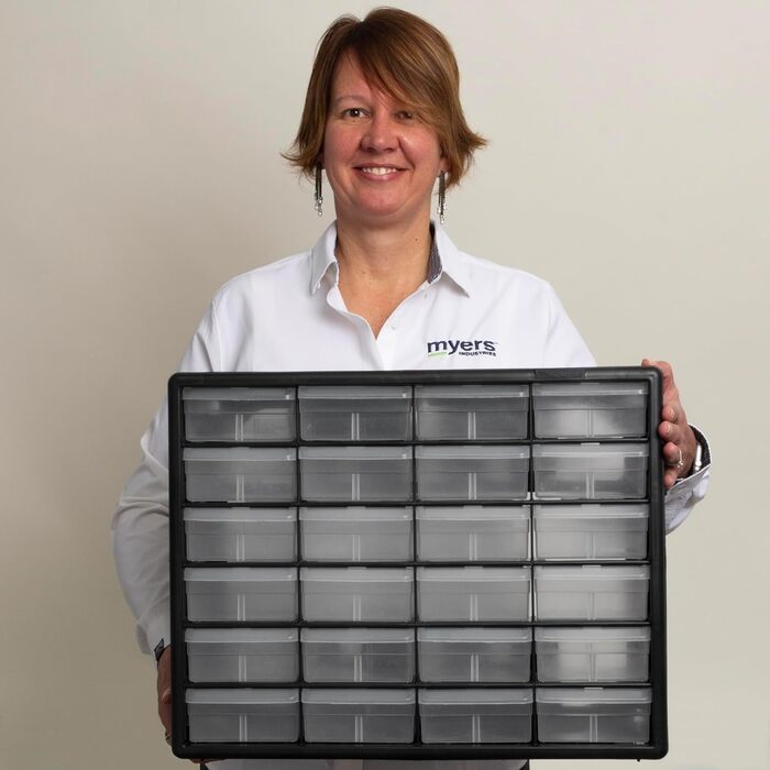 Akro-Mils 10124 Plastic Parts Storage Box with 24 Drawers, 20