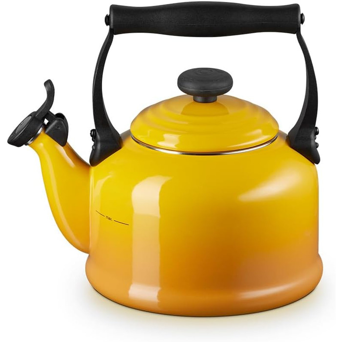 Le Creuset Kettle Tradition, 2.1 l, Enamelled Steel, Nectar, 40102026720000
