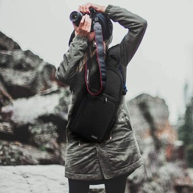 Сумка для камери CADeN: зручна нагрудна сумка-слінг для Canon, Nikon, Sony, Pentax DSLR/SLR камер зі штативом