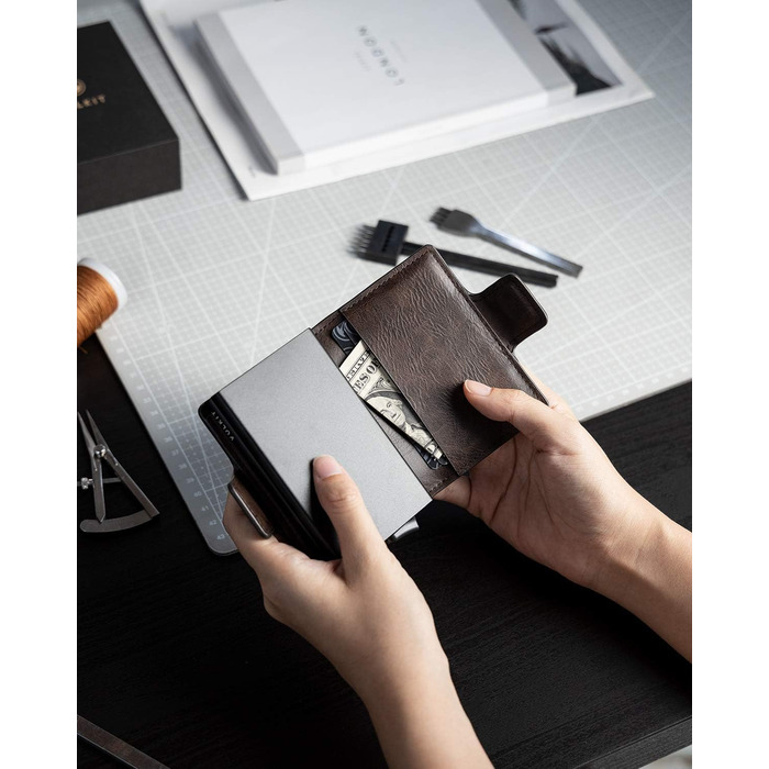 Чоловіче шкіряне картхолдер VULKIT з RFID захистом для карток та грошей (Espresso)