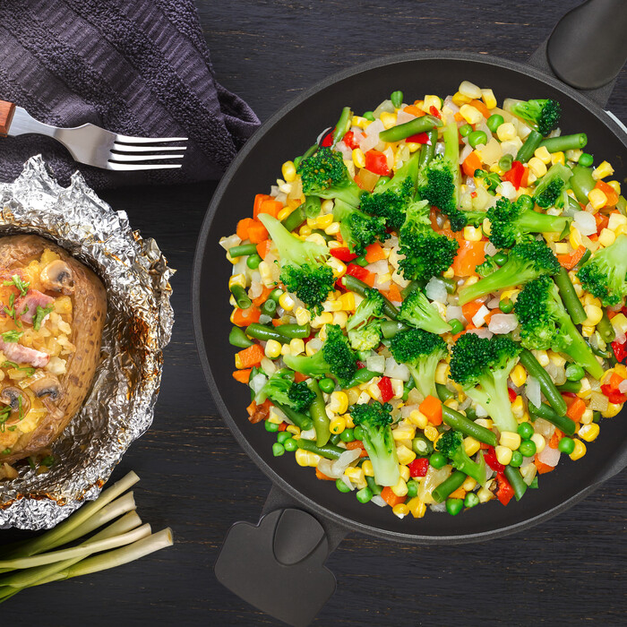 Relaxdays Wok Pan with Lid