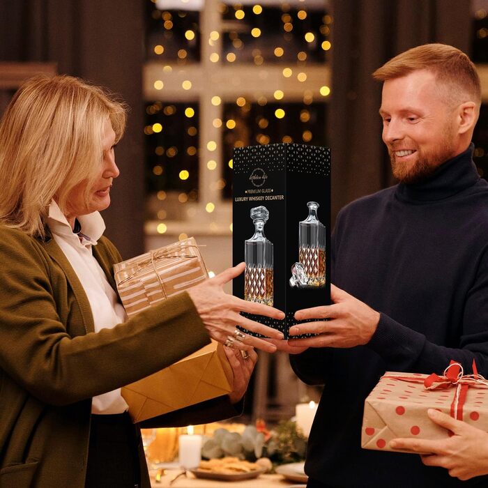 LIGHTEN LIFE Whisky Decanter 849 ml Lead-Free Whisky Carafe with Stopper in Gift Box, Crystal Scotch Decanter, Premium Bourbon Decanter, Spirits Decanter for, Bourbon, Carafe for Men