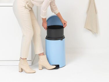 Відро для сміття Brabantia NewIcon 30L з м'яким закриттям кришки та педальним механізмом, 29 x 38 x 68 см, блакитний
