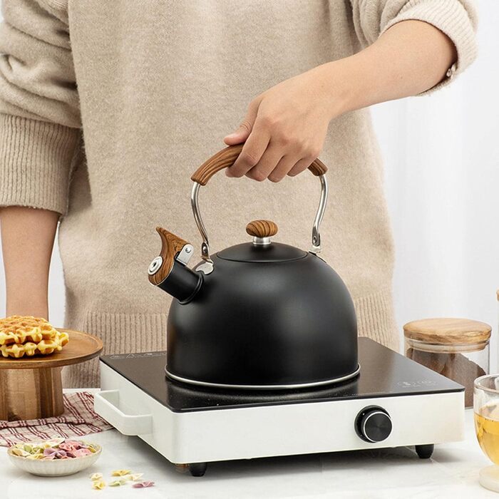 Чайник-свисток з нержавіючої сталі 2.5л | Ретро чайник-свисток для води | Чайник з дерев'яною ручкою для кухні, кемпінгу, газової плити (чорний)