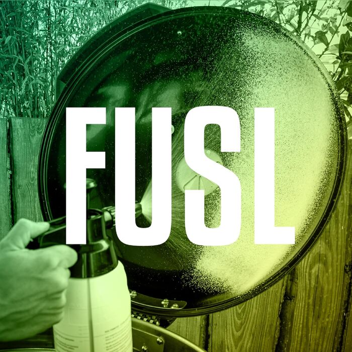 FUSL Grill Cleaner Set – FOAMSTER Foam Cannon + 1L Crust Remover – Extra Strong Grill Cleaner for Gas Grill, Smoker & Grill Grate – Biodegradable & Effective – Made in Germany