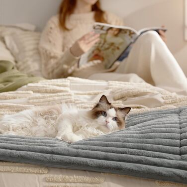 Самогріюча ковдра для котів та собак BEDSURE - 61x46 см. М'яке ліжко для кота, тепла підстилка для собаки. Нековзна основа, підходить для клітки. Сірий колір 61 x 46 см