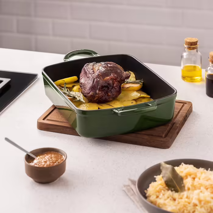 Navaris Cast Iron Casserole Dish Roasting Pan Rectangular - Enameled Roaster Heat-Resistant with Handles - For All Dishes and Cooking Surfaces