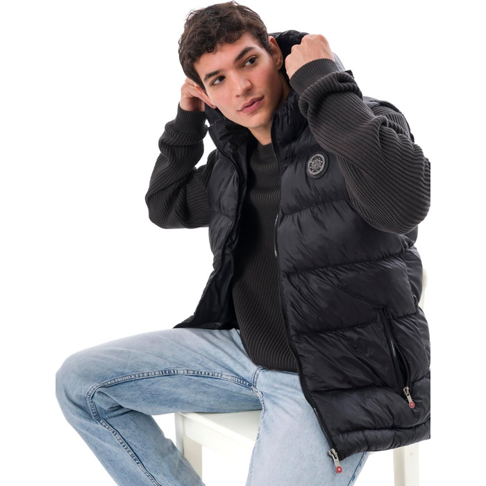 Чоловіча жилетка з пуховим наповнювачем – преміум якість, м'який матеріал, знімна капюшон, чорний колір