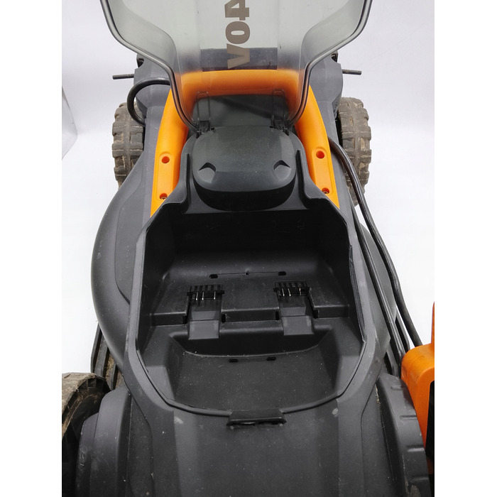 Акумуляторна газонокосарка WORX WG779E.1 40V, чорно-помаранчева