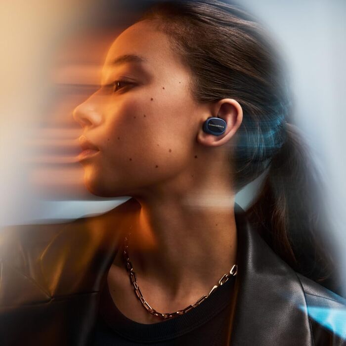 Bowers & Wilkins Pi8 True Wireless навушники Bluetooth з активним шумозаглушенням, AptX, зарядним кейсом – Темно-синій