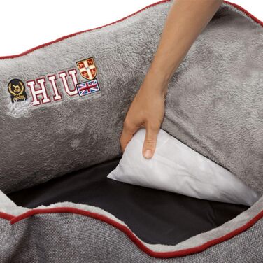 Диван-ліжко для собак HUNTER Hundesofa UNIVERSITY, сірий, розмір S. Зручне ліжко для собак у стилі коледжу, м'яке, з водовідштовхувальним покриттям, знімні подушки, підвищений борт, прання дозволено.