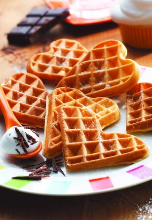 Tefal Heart Waffle Maker WM310D | Makes waffles in heart shape | Variable temperature control for desired browning | Non-stick plates | Batter collection tray | Black | 1000 W