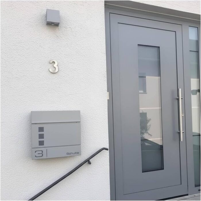 Поштова скринька Metzler Cube антрацит RAL 7016 з лазерним гравіюванням (адреса та номер будинку) та відділенням для газет. Розмір 37x37x10.5 см, колір: сірий алюміній RAL 9007