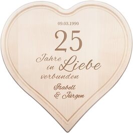 Heart-shaped cutting board with personalized engraving and juice groove, silver wedding gift idea with name and date, 30 x 30 CM