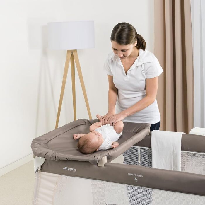Hauck Baby Travel Cot Babycenter Zoo - including newborn insert, changing pad, play arch with mobile, storage compartment, wheels, mattress, carry bag (height adjustable & foldable)