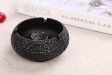 Керамічний попільничник з кришкою, ретро-дизайн, чорний колір, 11.5x8.5 см. Підходить для дому, офісу та вулиці.